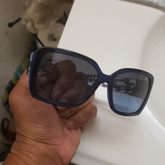 🚫SOLD🚫 Chanel shades - Picture 8 of 11